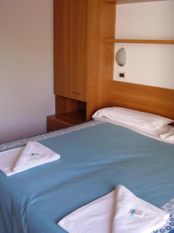 Hotel La Romantica Manerba del Garda Bagian luar foto