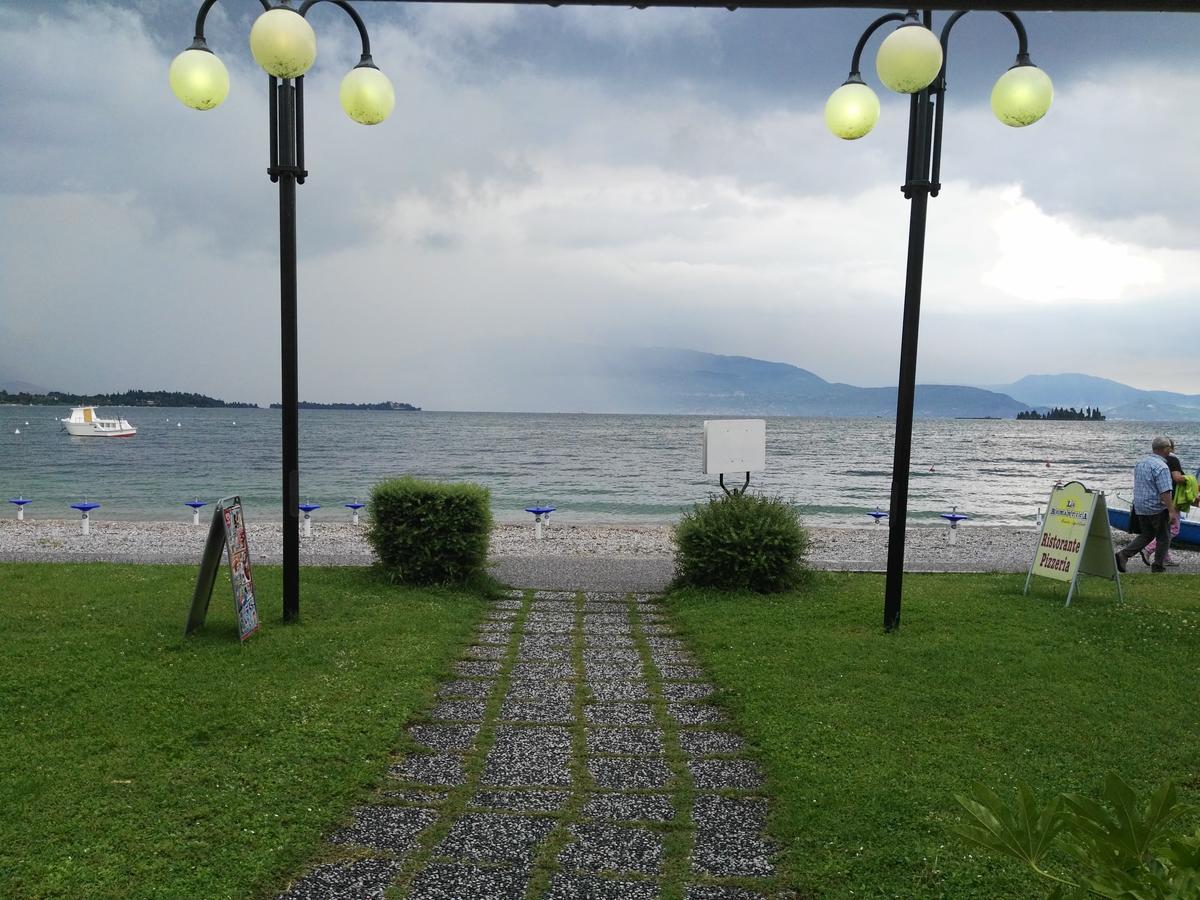 Hotel La Romantica Manerba del Garda Bagian luar foto