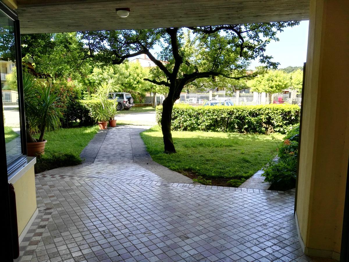 Hotel La Romantica Manerba del Garda Bagian luar foto