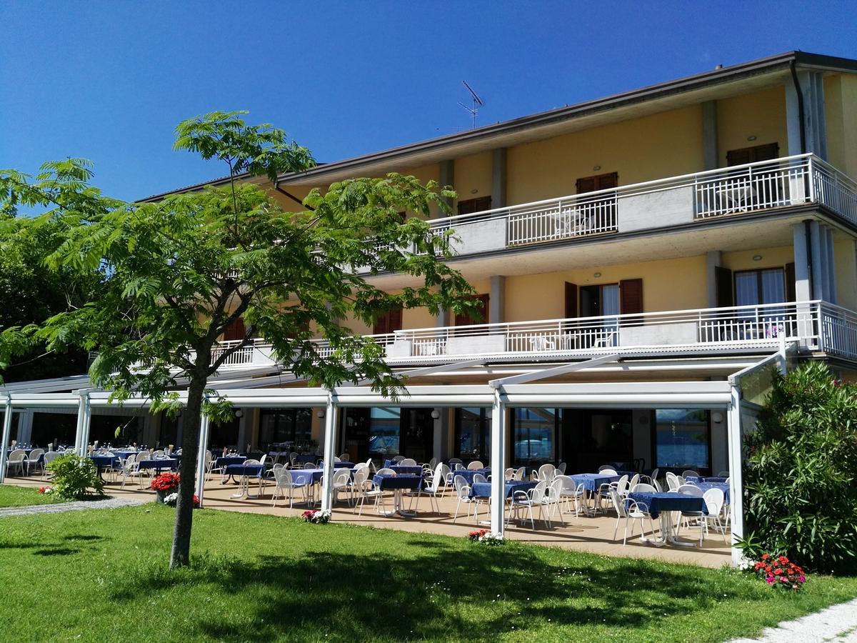 Hotel La Romantica Manerba del Garda Bagian luar foto