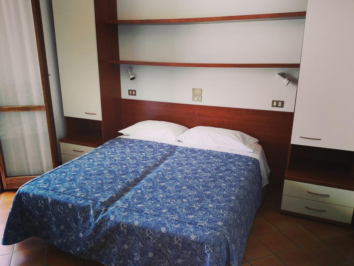 Hotel La Romantica Manerba del Garda Bagian luar foto