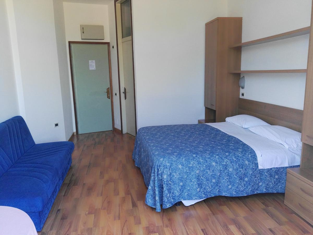 Hotel La Romantica Manerba del Garda Bagian luar foto