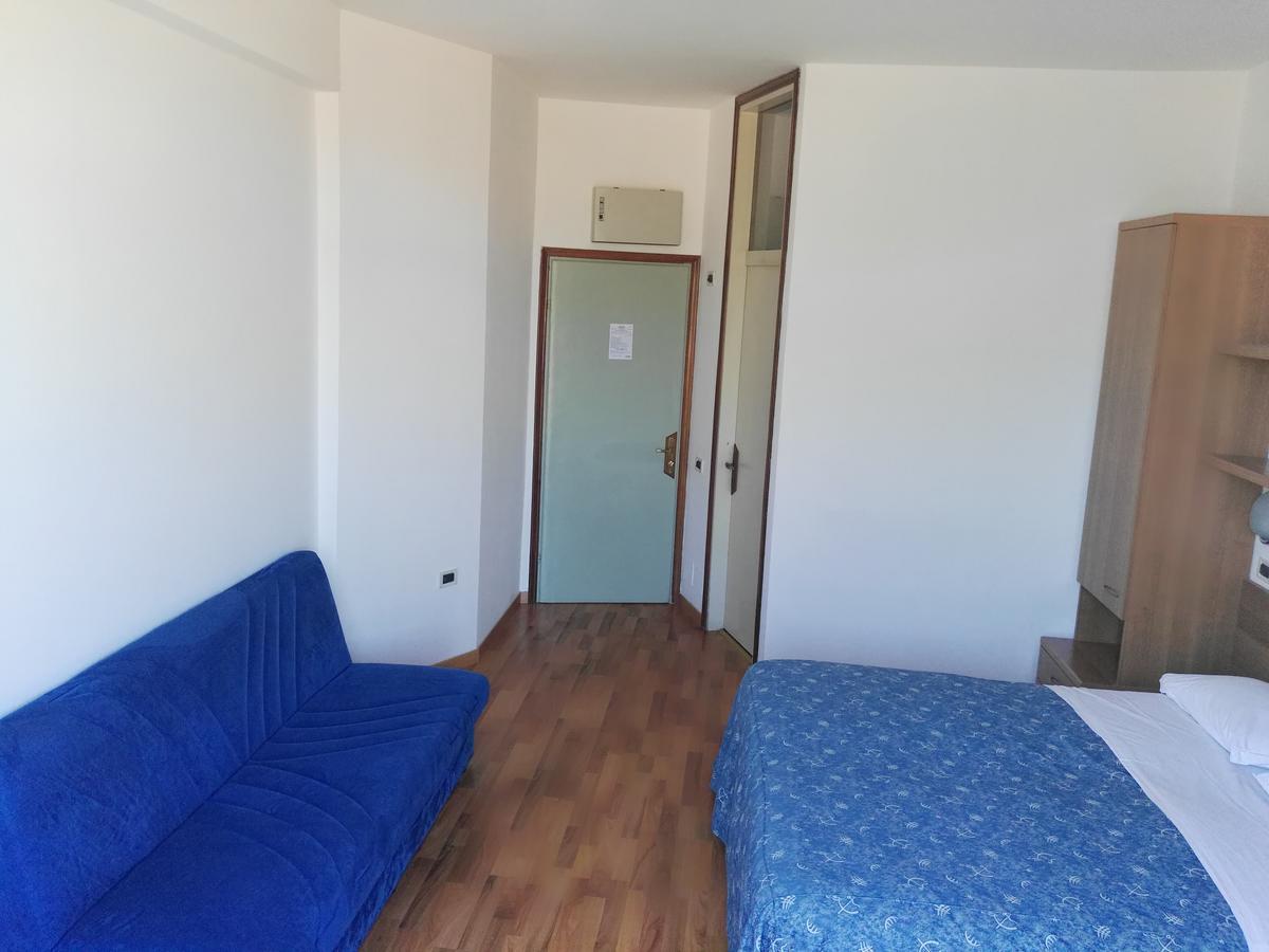Hotel La Romantica Manerba del Garda Bagian luar foto